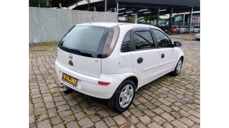 CHEVROLET - CORSA - 2010/2011 - Branca - R$ 27.990,00