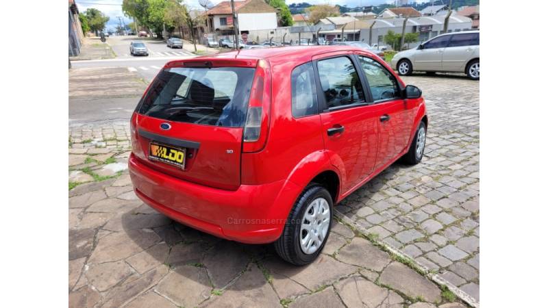 FORD - FIESTA - 2011/2012 - Vermelha - R$ 33.990,00