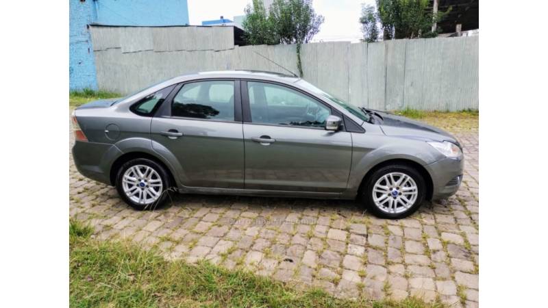 FORD - FOCUS - 2013/2013 - Cinza - R$ 41.500,00