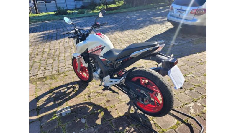 HONDA - CB 250F TWISTER - 2022/2022 - Branca - R$ 21.990,00