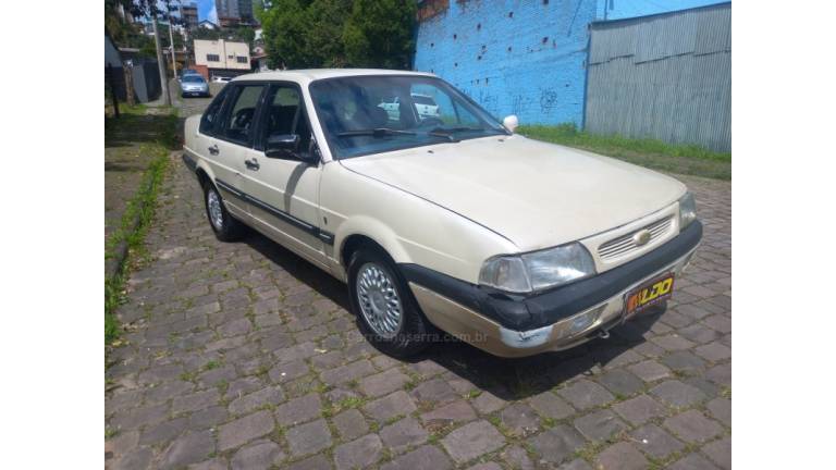 FORD - VERSAILLES - 1993/1994 - Bege - R$ 10.990,00