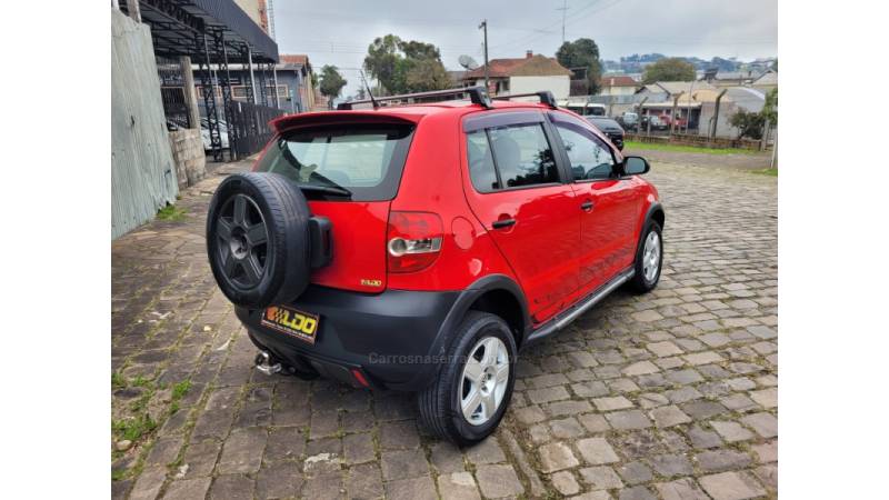 VOLKSWAGEN - CROSSFOX - 2008/2009 - Vermelha - R$ 34.990,00