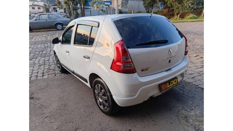 RENAULT - SANDERO - 2011/2012 - Branca - R$ 32.990,00