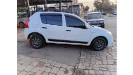 RENAULT - SANDERO - 2011/2012 - Branca - R$ 32.990,00