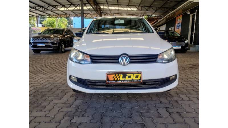 VOLKSWAGEN - VOYAGE - 2014/2015 - Branca - R$ 42.990,00