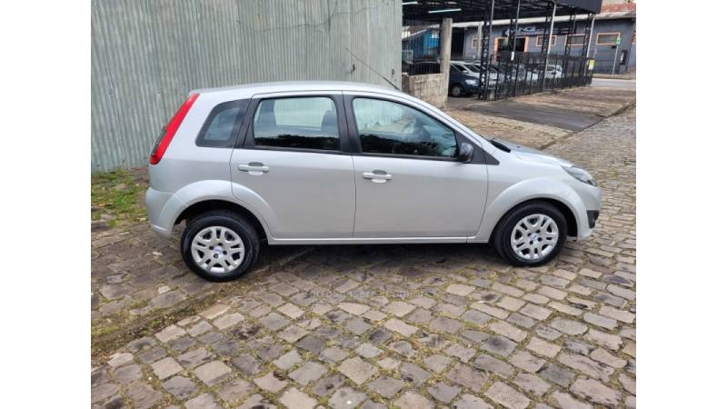 FORD - FIESTA - 2013/2014 - Prata - R$ 32.990,00