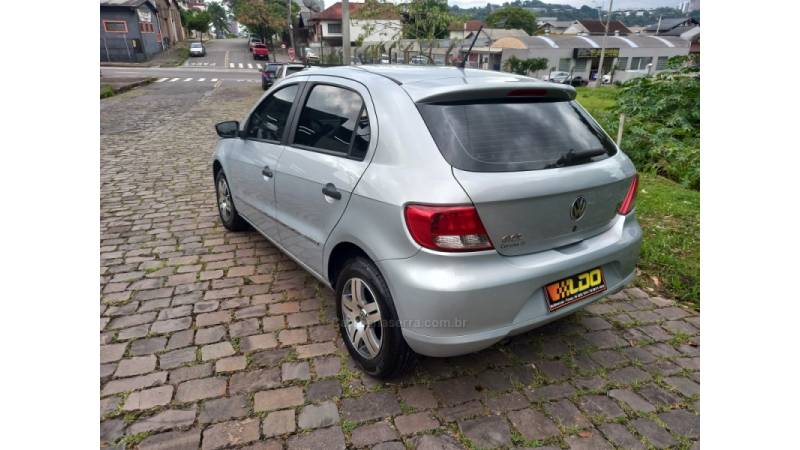 VOLKSWAGEN - GOL - 2011/2012 - Prata - R$ 31.990,00