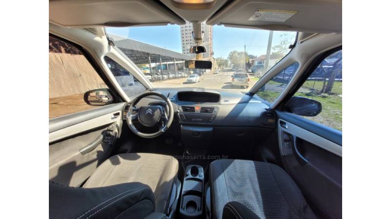CITROËN - C4 PICASSO - 2011/2012 - Preta - R$ 26.990,00