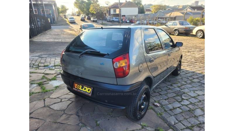 FIAT - PALIO - 1997/1998 - Prata - R$ 11.990,00