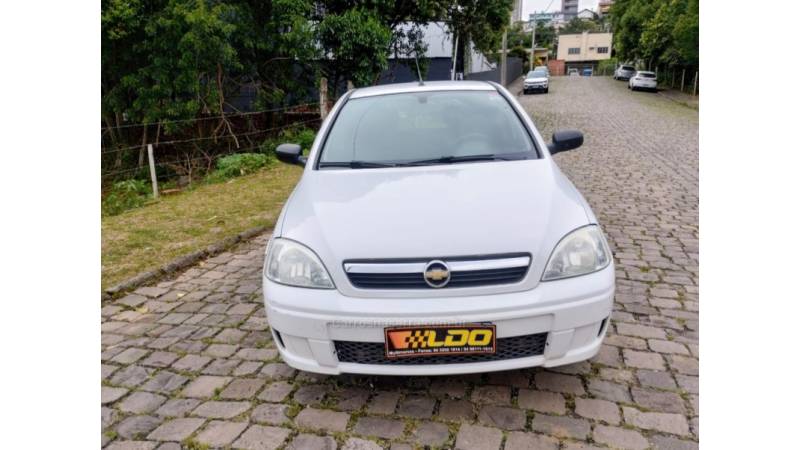 CHEVROLET - CORSA - 2010/2011 - Branca - R$ 27.990,00