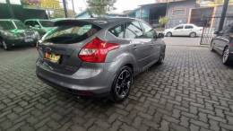 FORD - FOCUS - 2014/2015 - Cinza - R$ 59.990,00