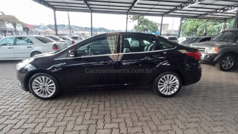 FORD - FOCUS - 2015/2016 - Azul - R$ 61.990,00