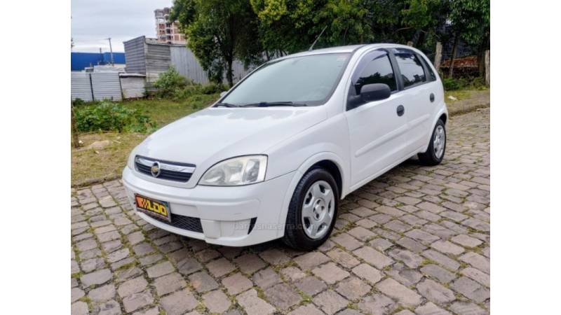 CHEVROLET - CORSA - 2010/2011 - Branca - R$ 27.990,00