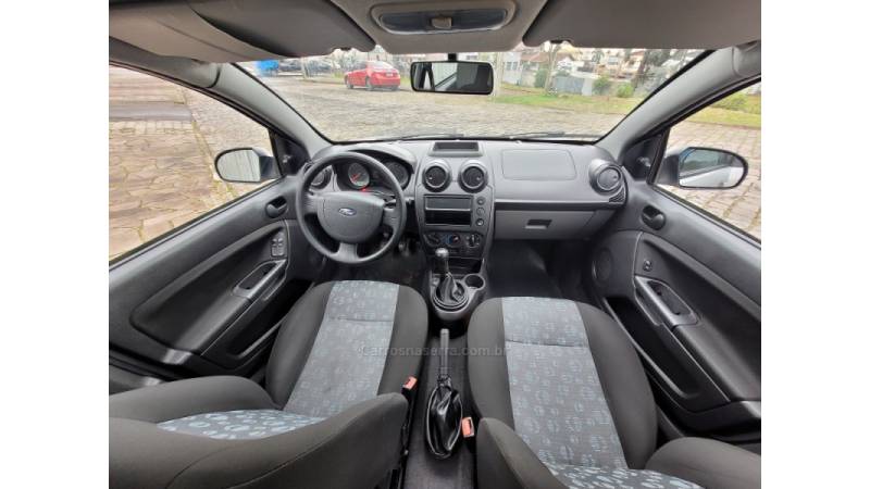 FORD - FIESTA - 2013/2014 - Prata - R$ 32.990,00