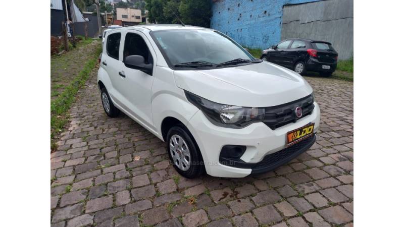 FIAT - MOBI - 2016/2017 - Branca - R$ 35.990,00