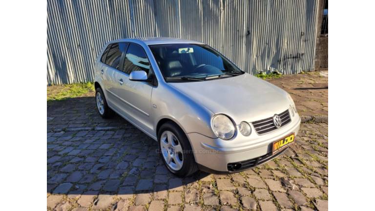 VOLKSWAGEN - POLO - 2002/2003 - Prata - R$ 19.990,00