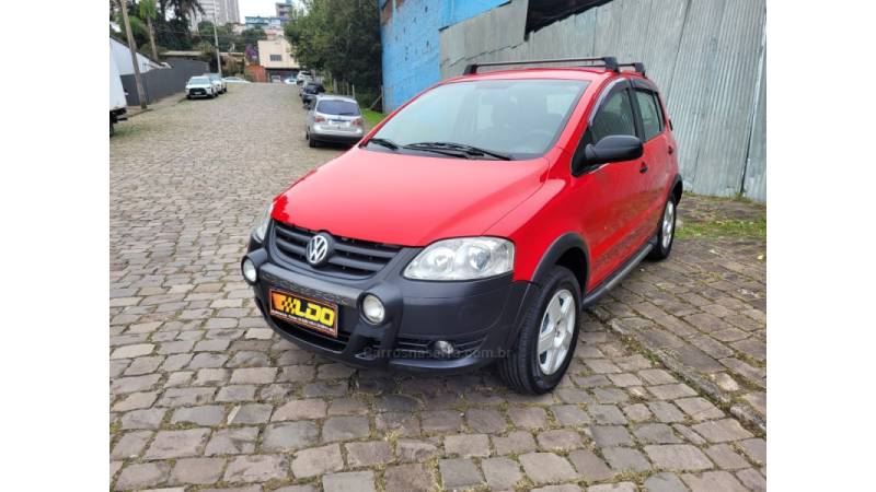 VOLKSWAGEN - CROSSFOX - 2008/2009 - Vermelha - R$ 34.990,00