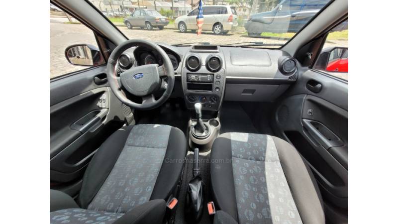 FORD - FIESTA - 2011/2012 - Vermelha - R$ 33.990,00