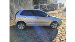 VOLKSWAGEN - POLO - 2002/2003 - Prata - R$ 19.990,00