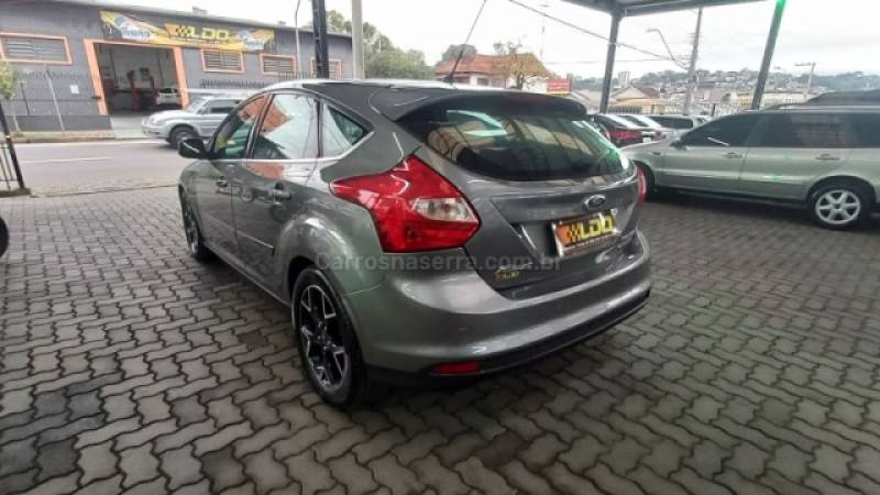 FORD - FOCUS - 2014/2015 - Cinza - R$ 59.990,00