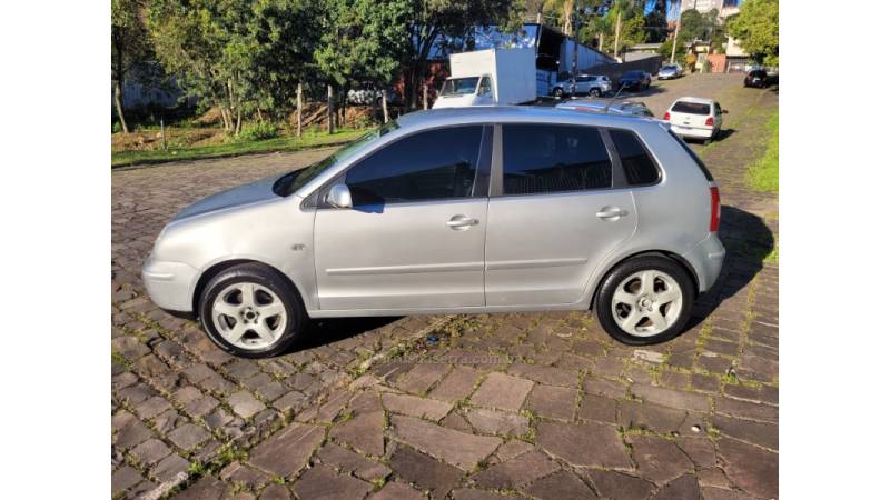VOLKSWAGEN - POLO - 2002/2003 - Prata - R$ 19.990,00