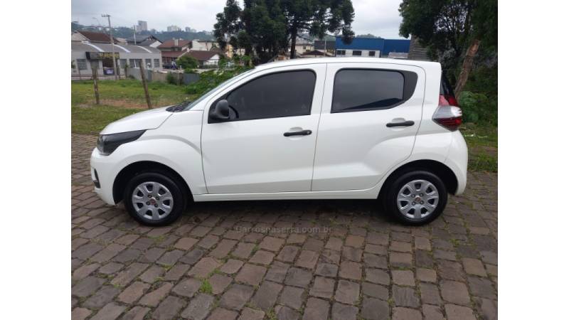 FIAT - MOBI - 2016/2017 - Branca - R$ 35.990,00