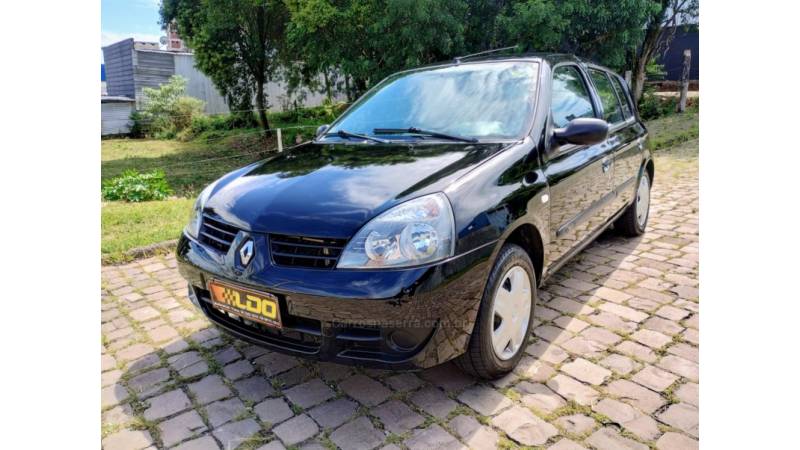 RENAULT - CLIO - 2008/2009 - Preta - R$ 21.990,00