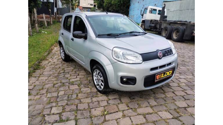 FIAT - UNO - 2016/2016 - Prata - R$ 38.990,00