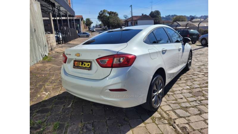 CHEVROLET - CRUZE - 2016/2017 - Branca - R$ 81.990,00