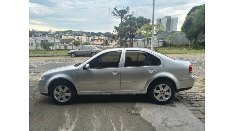 VOLKSWAGEN - BORA - 2010/2011 - Prata - R$ 44.990,00