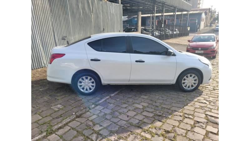 NISSAN - VERSA - 2021/2021 - Branca - R$ 49.990,00