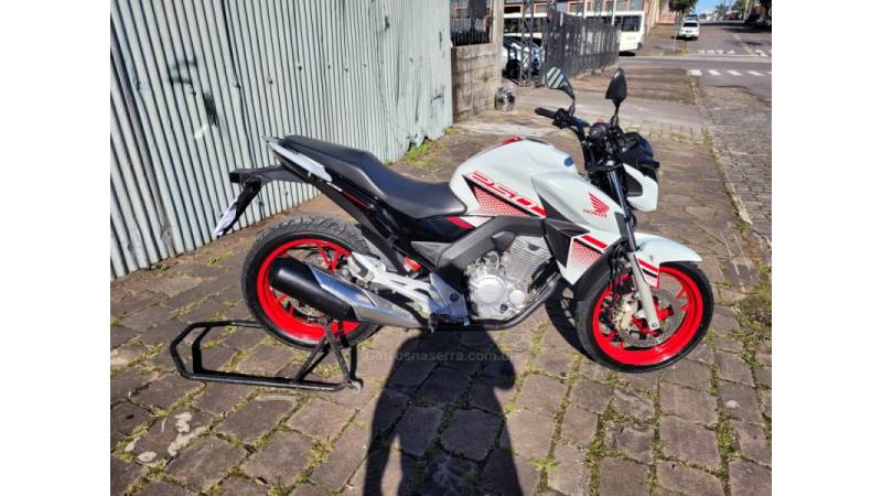 HONDA - CB 250F TWISTER - 2022/2022 - Branca - R$ 21.990,00
