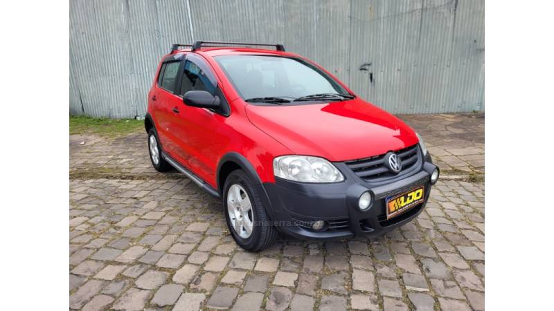 VOLKSWAGEN - CROSSFOX - 2008/2009 - Vermelha - R$ 34.990,00