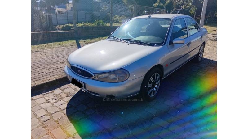 FORD - MONDEO - 1996/1997 - Prata - R$ 12.000,00