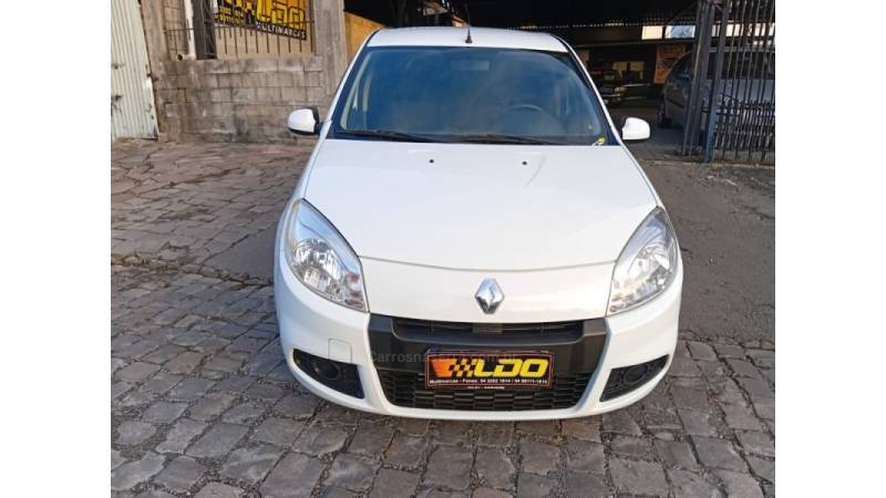 RENAULT - SANDERO - 2011/2012 - Branca - R$ 32.990,00
