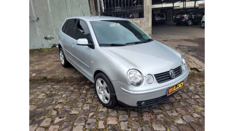 VOLKSWAGEN - POLO - 2002/2003 - Prata - R$ 22.990,00