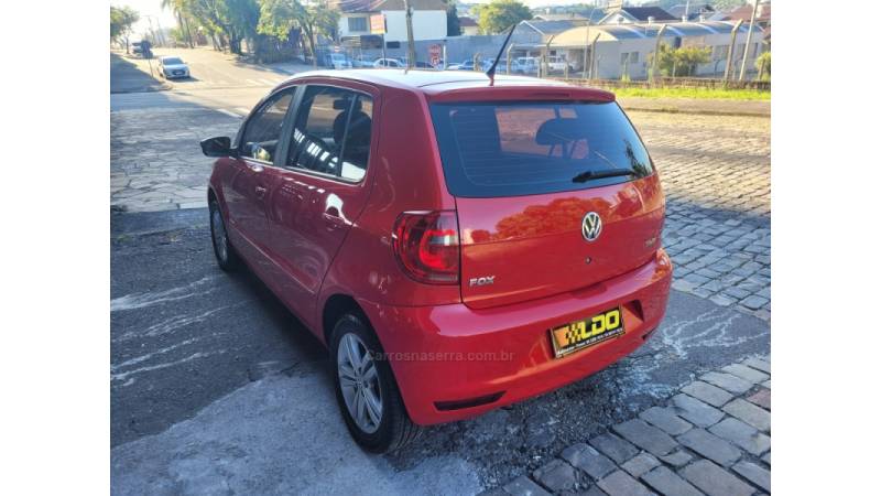 VOLKSWAGEN - FOX - 2013/2014 - Vermelha - Sob Consulta
