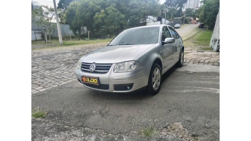 VOLKSWAGEN - BORA - 2010/2011 - Prata - R$ 44.990,00
