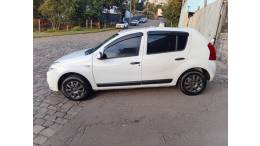 RENAULT - SANDERO - 2011/2012 - Branca - R$ 32.990,00