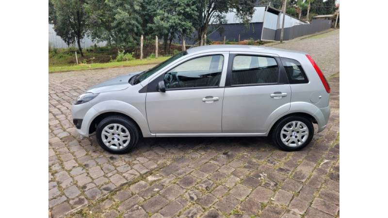 FORD - FIESTA - 2013/2014 - Prata - R$ 32.990,00
