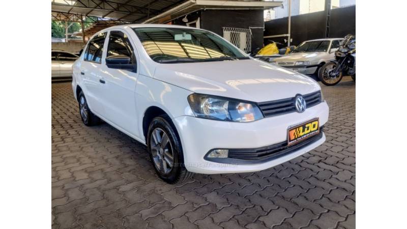 VOLKSWAGEN - VOYAGE - 2014/2015 - Branca - R$ 42.990,00