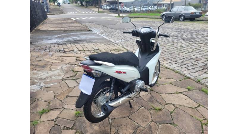 HONDA - BIZ 110I - 2022/2022 - Branca - R$ 13.990,00