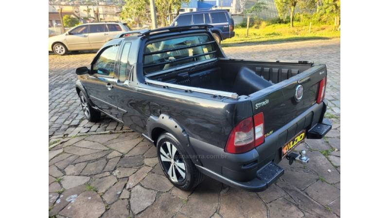 FIAT - STRADA - 2010/2010 - Preta - R$ 31.990,00
