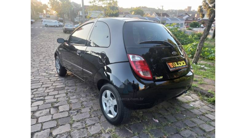 FORD - KA - 2005/2005 - Preta - R$ 17.990,00