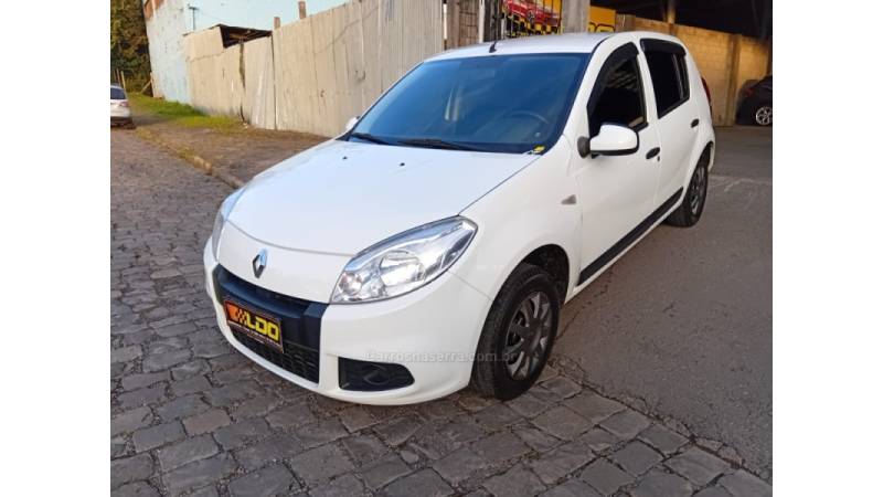 RENAULT - SANDERO - 2011/2012 - Branca - R$ 32.990,00