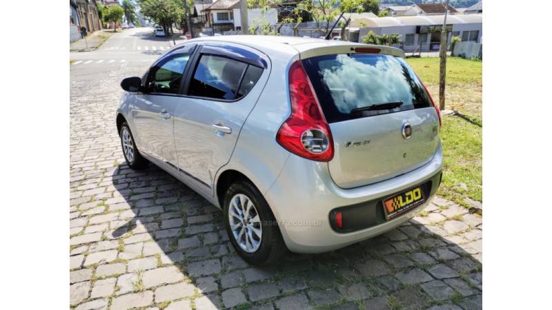 FIAT - PALIO - 2013/2013 - Prata - R$ 32.990,00