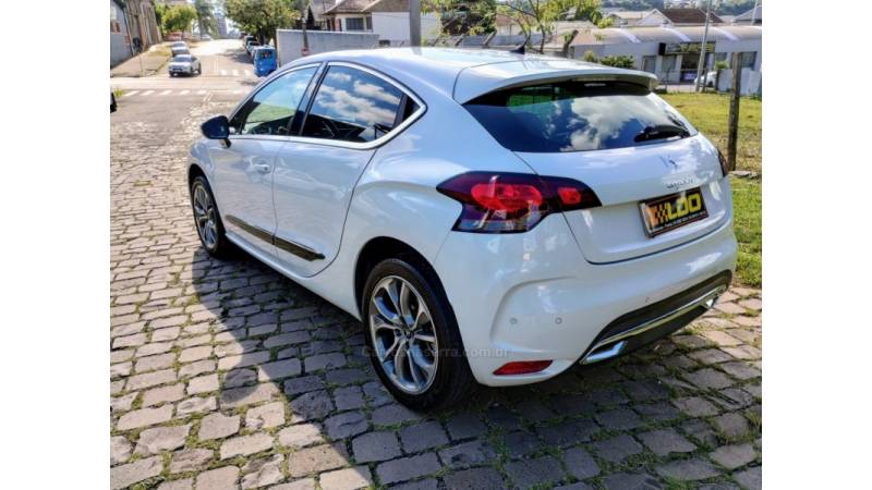 CITROËN - DS4 - 2013/2014 - Branca - R$ 54.990,00