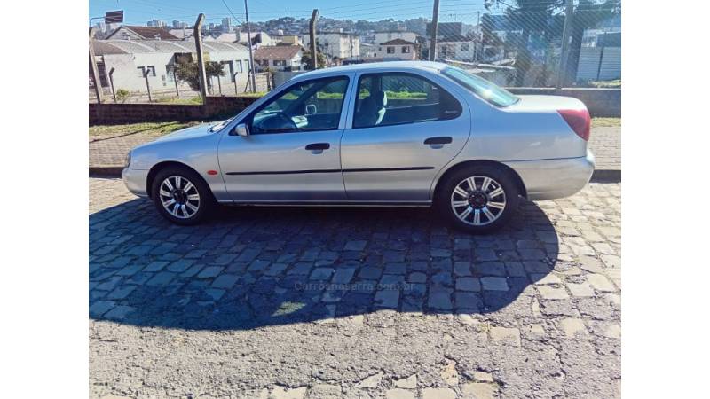 FORD - MONDEO - 1996/1997 - Prata - R$ 12.000,00