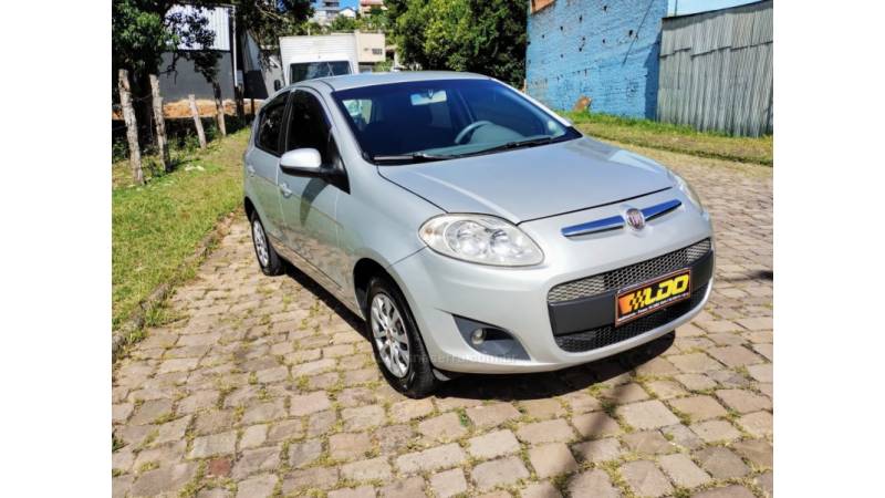 FIAT - PALIO - 2013/2013 - Prata - R$ 32.990,00