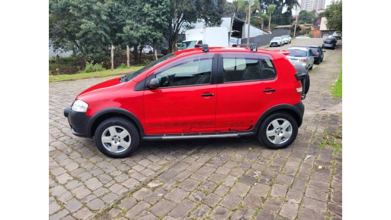VOLKSWAGEN - CROSSFOX - 2008/2009 - Vermelha - R$ 34.990,00